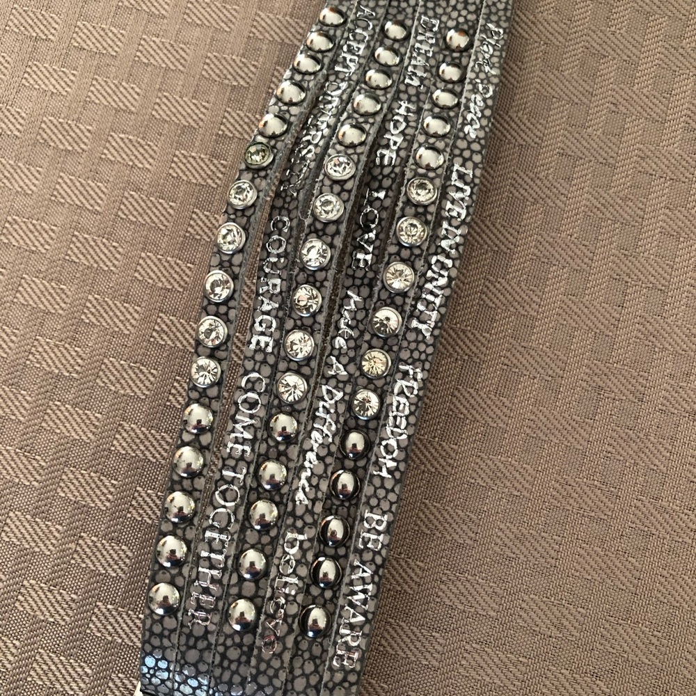 VINTAGE GOOD WISHES LEATHER MAGNETIC CUFF BRACELET - Picture 6 of 8